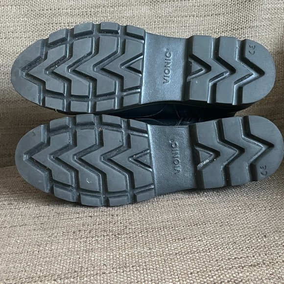 Vionic Lani Lug Sole Side Zip Boot - Black Leather - Women's 8.5 or 40 - Picture 5 of 6